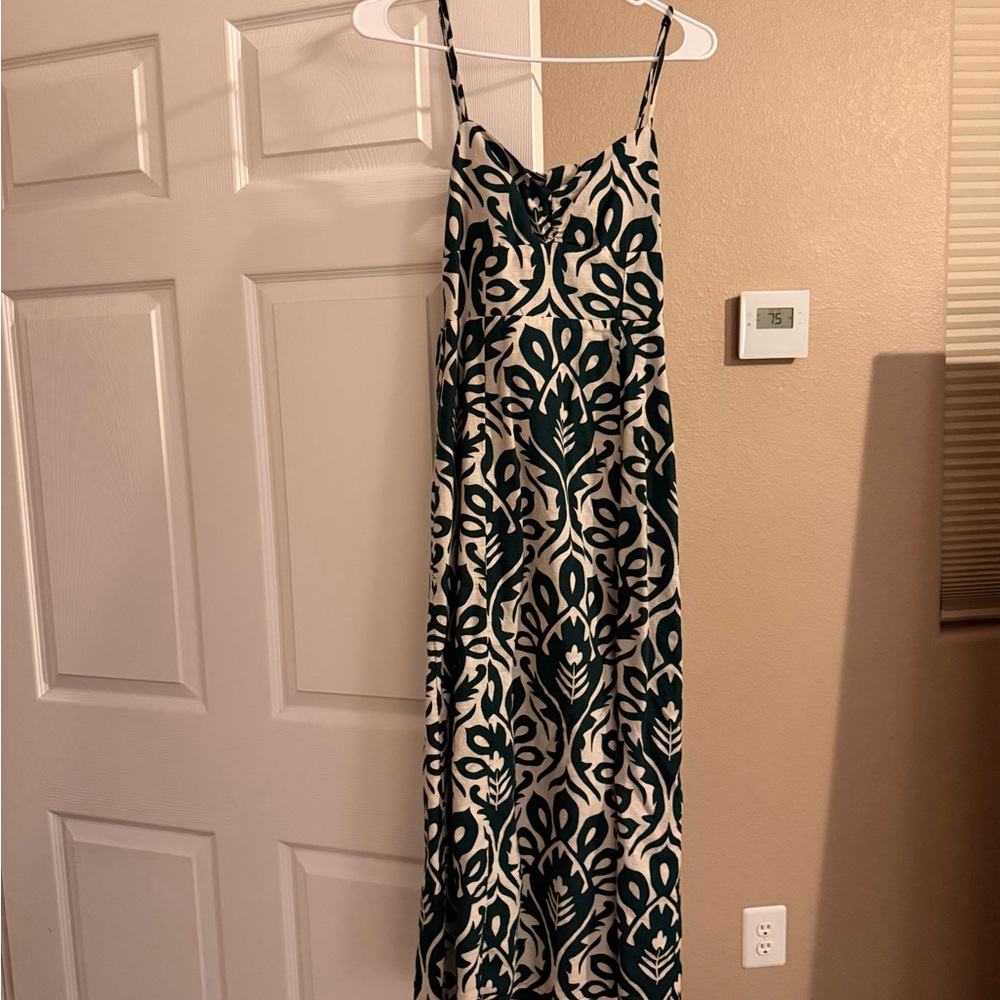 Elegant Green and Cream Maxi Dress